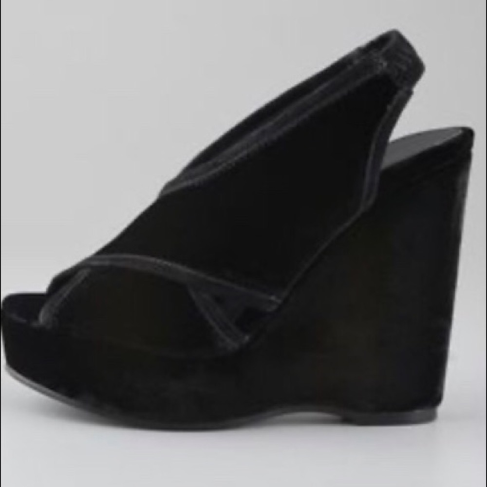 Hoss Intropia velvet black wedges